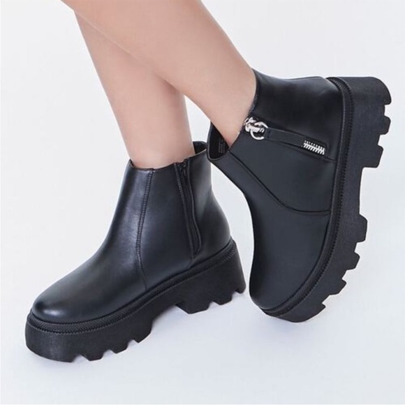 Forever21 - Black Lug Booties - New w/ tags - Picture 1 of 7